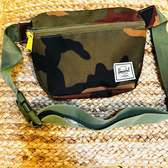Herschel Supply Co. Other - Herschel Supply Co. Fifteen Hip Pack - Woodland Camo Fanny Pack / Crossbody